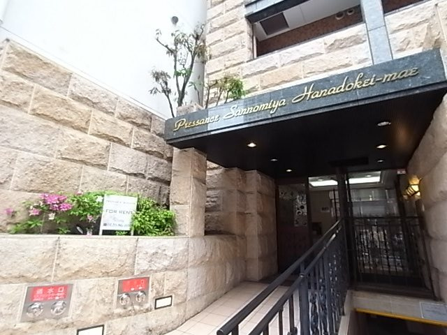 プレサンス三宮花時計前のエントランス