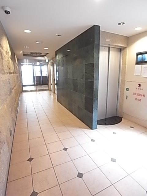 プレサンス三宮花時計前のロビー