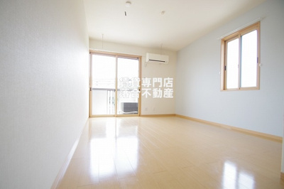 【居間・リビング】 | アクシス | 明るくて清潔感のあるお部屋♪