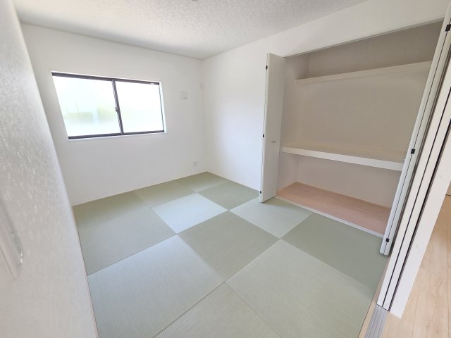 新築　桐生市広沢町第19　クレイドルガーデン　2号棟　の和室|現地写真　リビング隣の和室はお子様の遊び部屋としてもちょうどいいですね♪							
