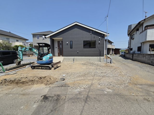 新築　桐生市広沢町第19　クレイドルガーデン　2号棟　の駐車場|現地写真　駐車スペースは並列3台分可能です！

