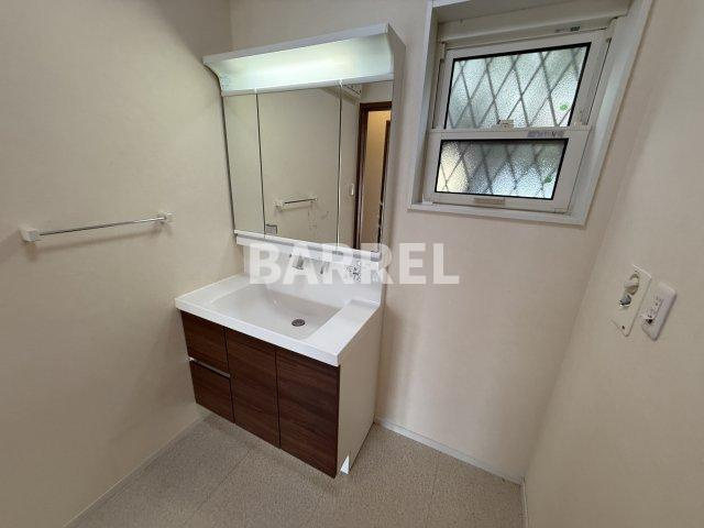 箕面市半町２丁目の一戸建ての独立洗面台