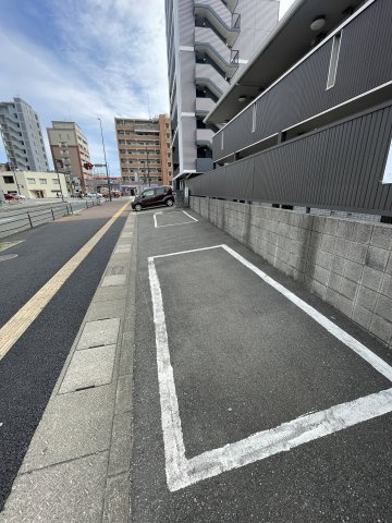 ブランドール馬出の駐車場