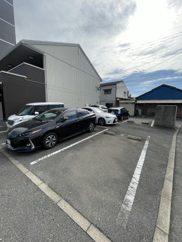 ブランドール馬出の駐車場