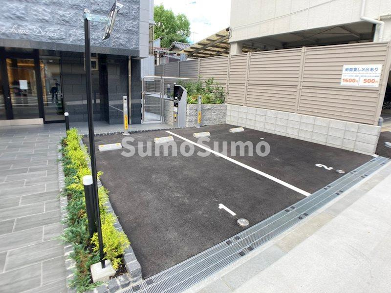 プレサンス谷町九丁目ディセオの駐車場