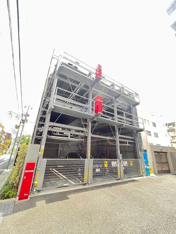プラウドフラット渋谷富ヶ谷の駐車場