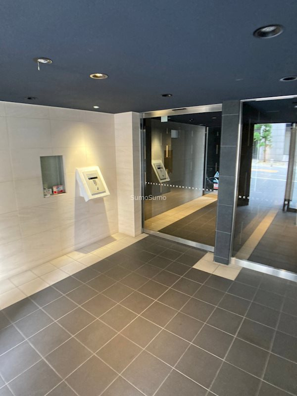 プレサンスNEO心斎橋のエントランス