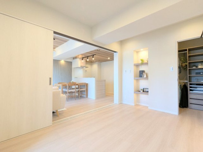 【寝室】 | イニシア墨田押上 | ～WIC付きの主寝室写真～