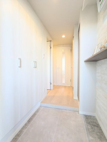 【玄関】 | イニシア墨田押上 | ～収納付き玄関写真～