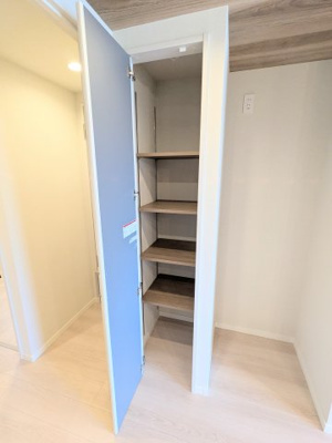 【収納】 | イニシア墨田押上 | ～リビング内の収納 写真～