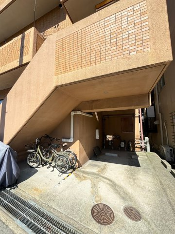 ヤマネビルのエントランス