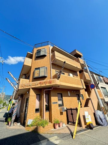 ヤマネビルの外観