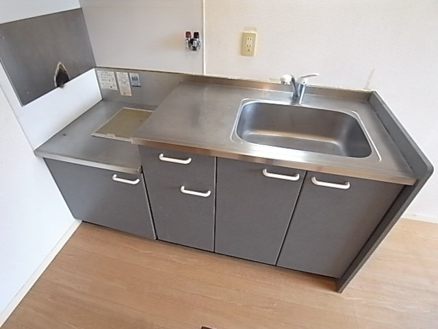 メゾン上町のキッチン|コンパクトなキッチンで掃除もラクラク