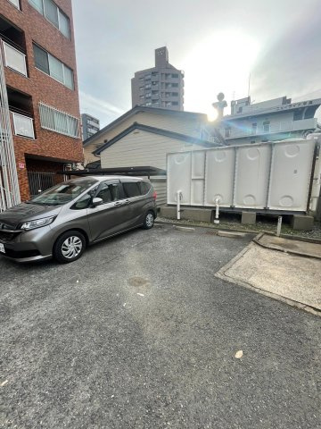 ボーン平尾の駐車場