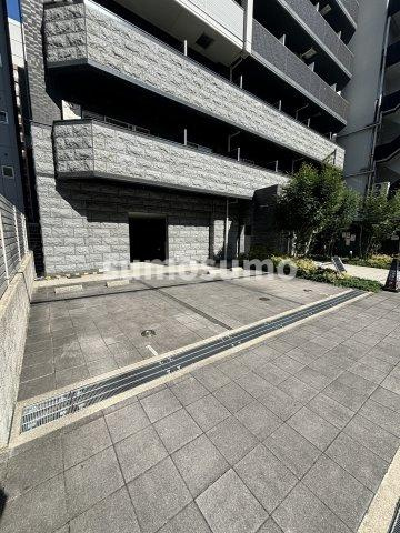 プレサンス北浜パレスの駐車場
