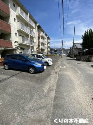 【駐車場】 | 本郷ハイツ | 車をお持ちの方に嬉しい駐車場付きの物件です