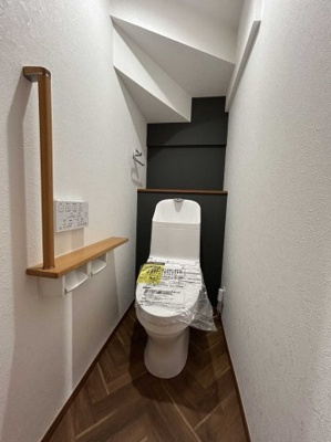 【トイレ】 | 長後駅４分藤沢市高倉１棟☆３ＬＤＫ＋Ｓフルリフォーム中古戸建 | １Ｆトイレ
