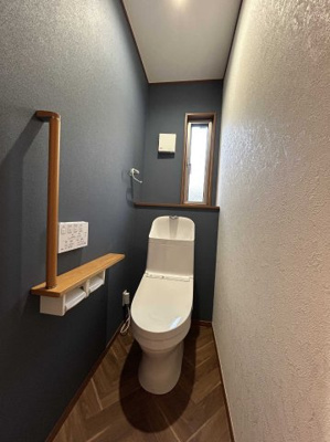 【トイレ】 | 長後駅４分藤沢市高倉１棟☆３ＬＤＫ＋Ｓフルリフォーム中古戸建 | ２Fトイレ
