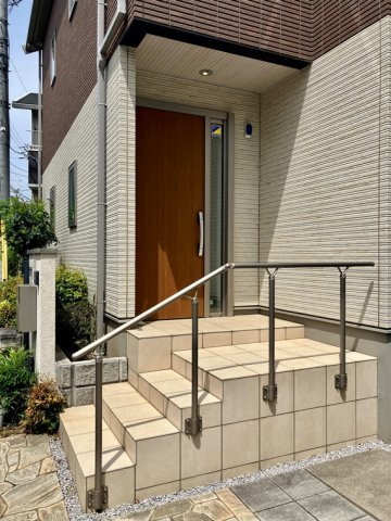 鶴瀬西戸建のエントランス