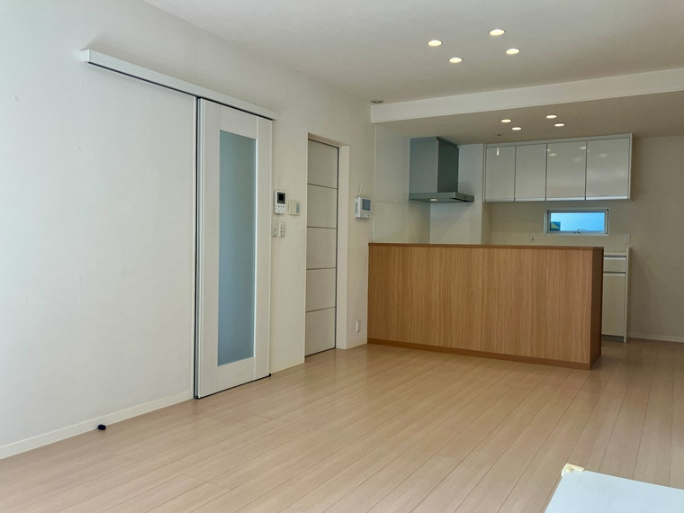 鶴瀬西戸建の居間・リビング