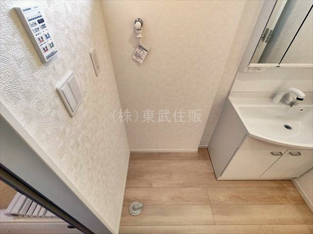 【ランドリースペース】 | 比企郡吉見町東野第２０　全３棟　２号棟 | 洗濯機置き場