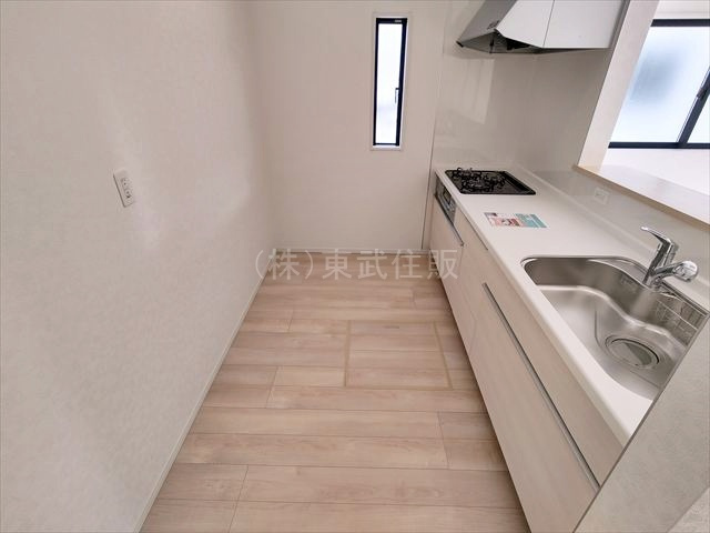 【キッチン】 | 比企郡吉見町東野第２０　全３棟　２号棟 | 会話が弾む対面キッチンです