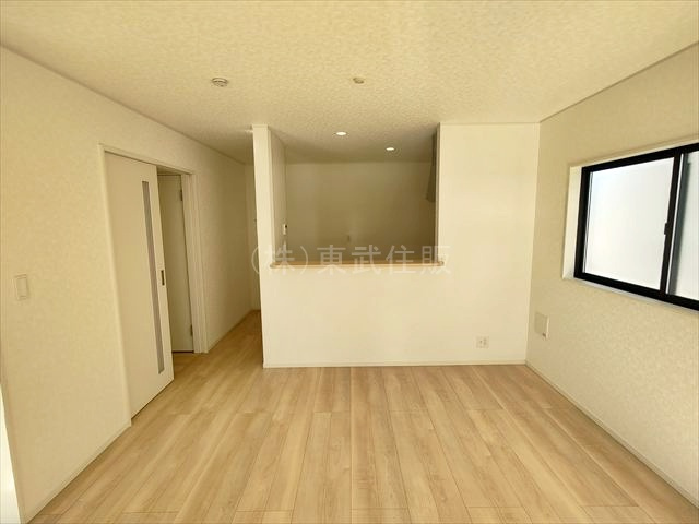 【ダイニング】 | 比企郡吉見町東野第２０　全３棟　２号棟 | 食卓を囲むダイニング