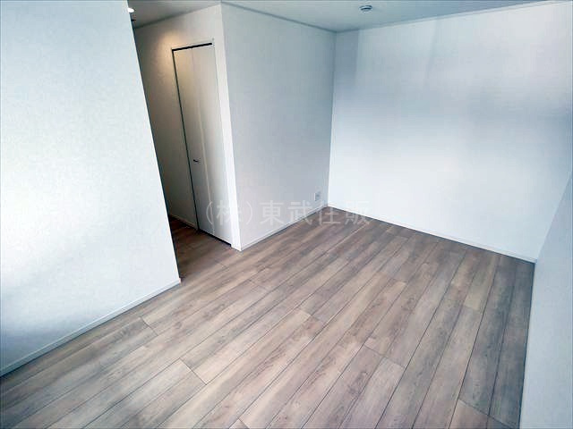 【洋室】 | 比企郡吉見町東野第２０　全３棟　２号棟 | 2階北東側7.7帖洋室　主寝室にいかがでしょうか
