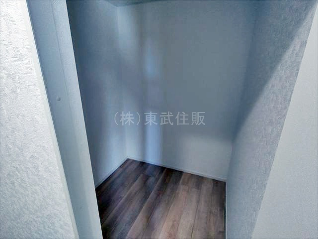 【収納】 | 比企郡吉見町東野第２０　全３棟　２号棟 | 2階北東側7.7帖洋室の収納です