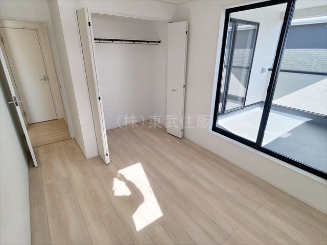 【子供部屋】 | 比企郡吉見町東野第２０　全３棟　２号棟 | 2階南側5.7帖洋室　子供部屋にいかがでしょうか