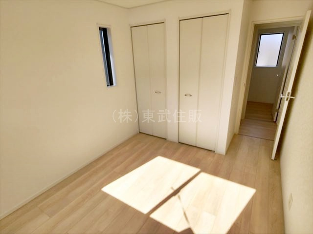 【洋室】 | 比企郡吉見町東野第２０　全３棟　２号棟 | 2階南西側5.7帖洋室　寝室にいかがでしょうか