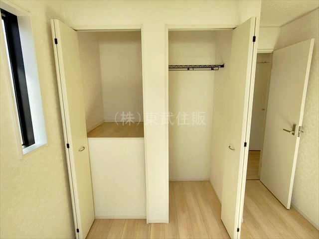 【収納】 | 比企郡吉見町東野第２０　全３棟　２号棟 | 2階南西側5.7帖洋室の収納です
