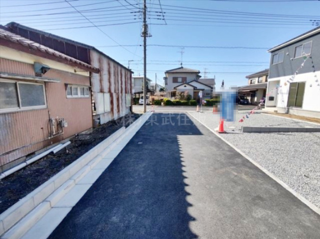 【前面道路含む現地写真】 | 比企郡吉見町東野第２０　全３棟　２号棟 | 閑静な住宅地です