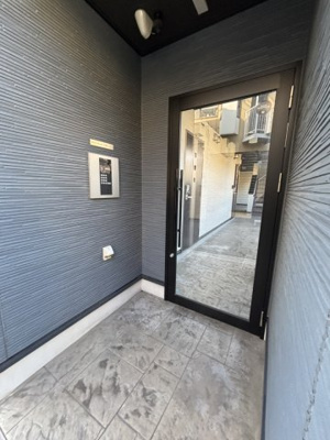 【エントランス】 | BestStage大間2丁目Ⅰ | 落ち着いたエントランスです