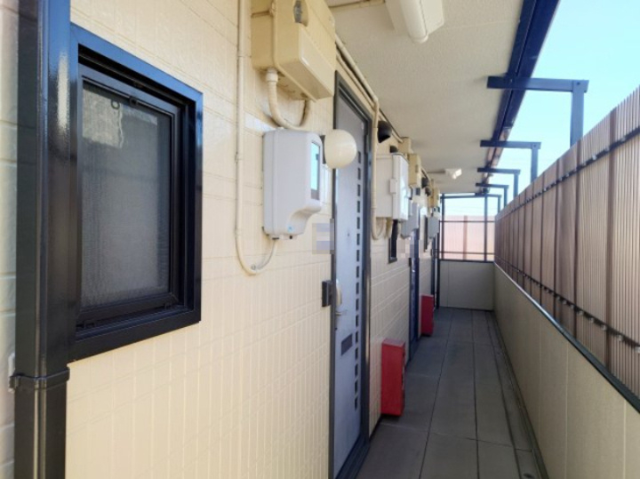 売一棟アパート　サンパレス小鹿　静岡市駿河区小鹿のその他共用部分|2階共用部分もプライバシーへの配慮があり安心です！