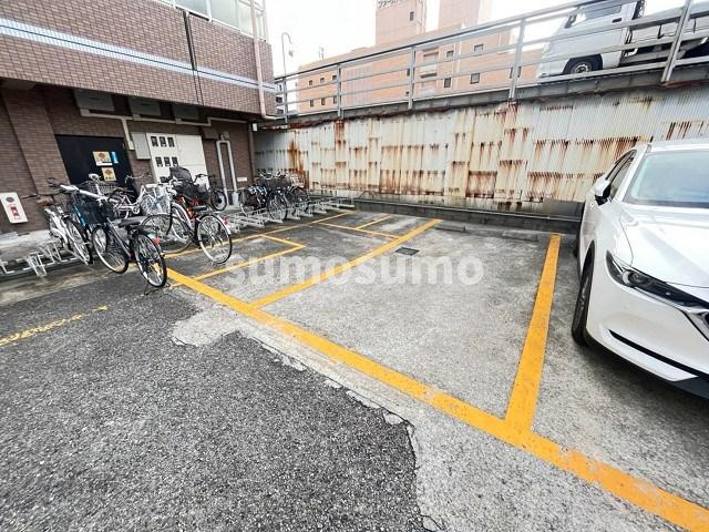 ラ・ティエラの駐車場