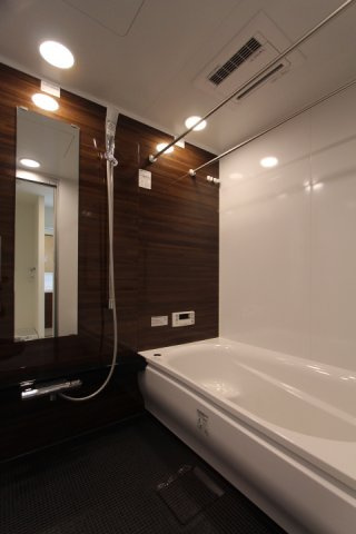 ミレニアムガーデンコートの浴室|※参考写真