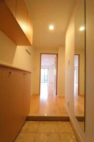 ミレニアムガーデンコートの玄関|※参考写真