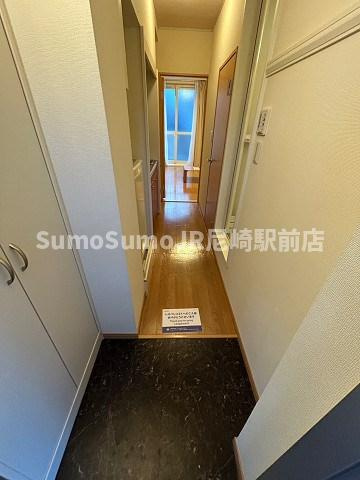 レオパレスデイジーヴィラの玄関|ゆったりとした玄関です