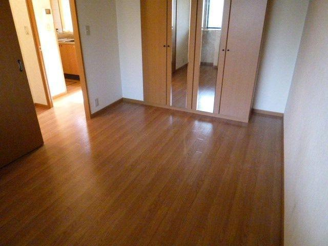 グラッチェⅡ番館の洋室