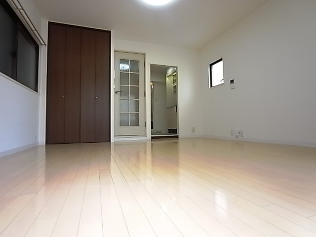ラムール西上橘通の居間・リビング|ゆったりとした居間です