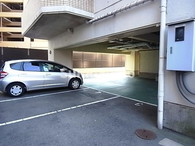 ル・パレ須磨の駐車場|駐車場があるので、車を買う予定の方も安心です