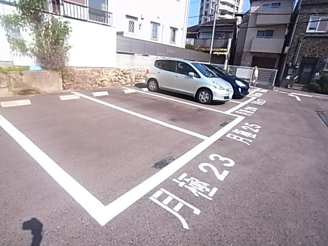 ルシエール平野A棟の駐車場