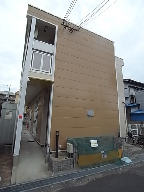 レオパレス臨港線の外観
