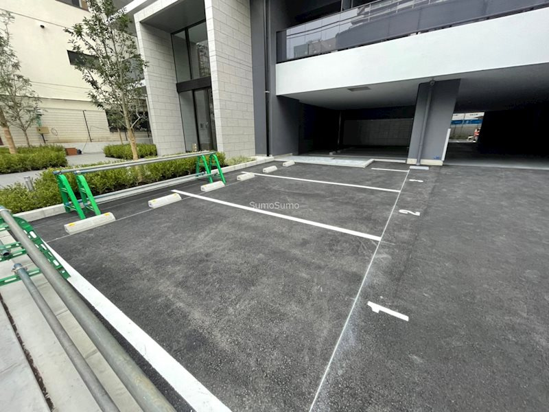 ルネフラッツ谷町四丁目の駐車場