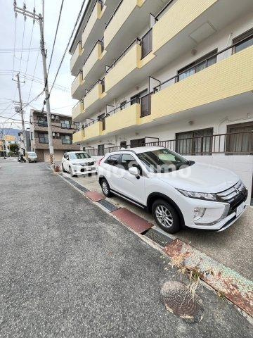 リッジヴィラ魚崎の駐車場|駐車場に車を止められます