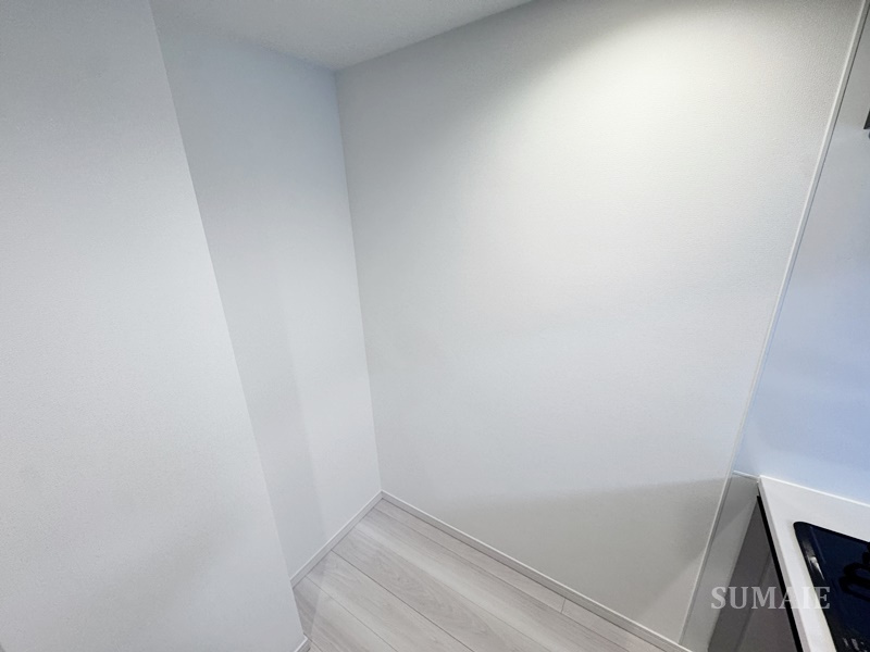 Weave Base - Oji Kamiyaのキッチン|冷蔵庫置き場です