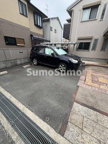 リヴェールの駐車場