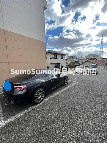 レオパレスパレス猪名寺Ⅱの駐車場|駐車場があるので、車を買う予定の方も安心です