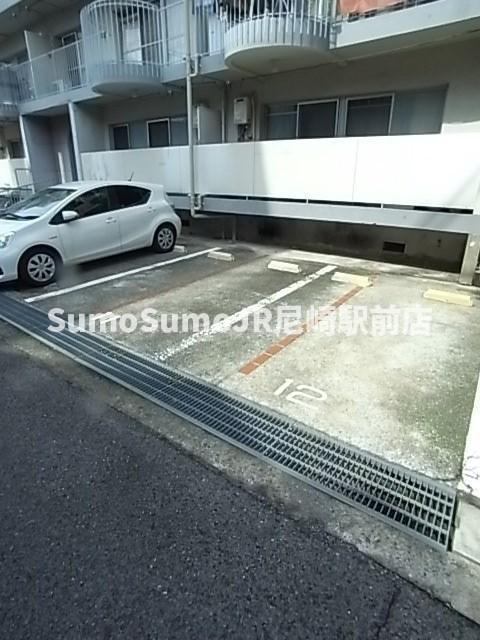 ルー・エーベル武庫之荘の駐車場|駐車場に車を止められます